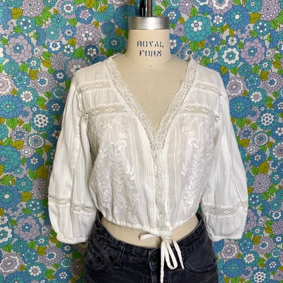Free People White Boho V Neck Cropped Lace Floral Embroidered Blouse Size XS - Picture 2 of 13